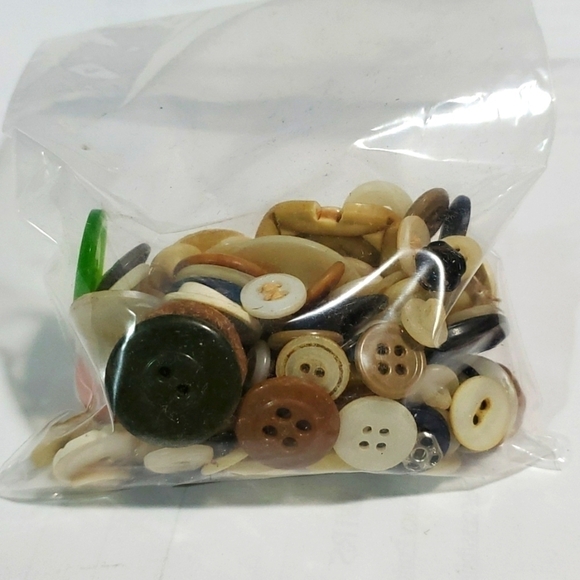 Vtg small lot of Buttons granny's drawer button collection crafting buttons - Picture 10 of 10